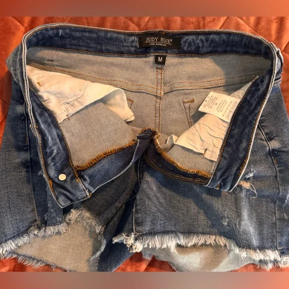 Ms Sunny - Judy Blue Hi-rise sun embroidery cut off shorts ☀️ - Picture 3 of 11